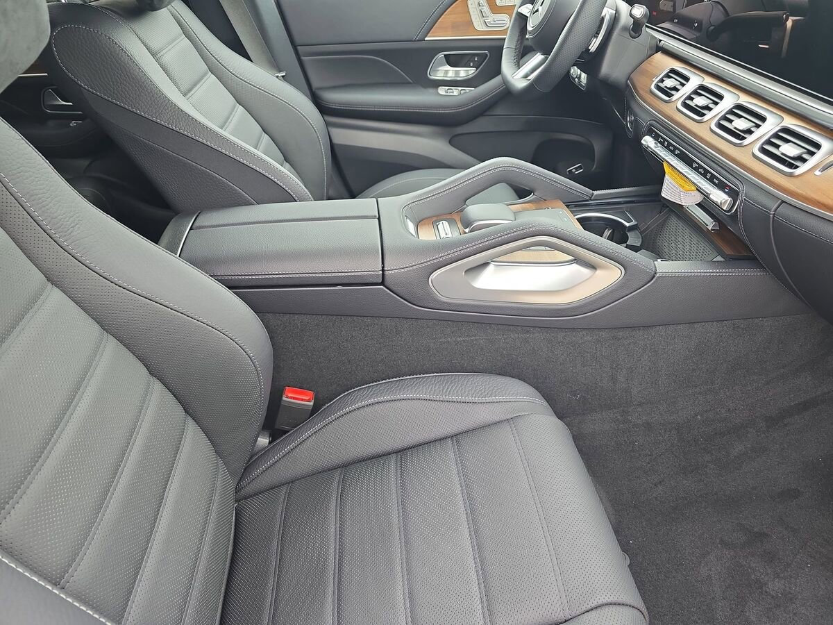 New 2026 Mercedes-Benz GLS 580 4MATIC image 10