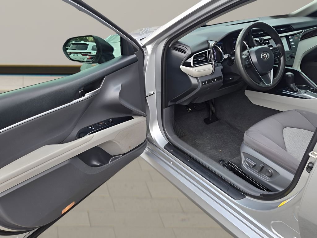 Used 2019 Toyota Camry LE w/ Convenience Package FWD image 16