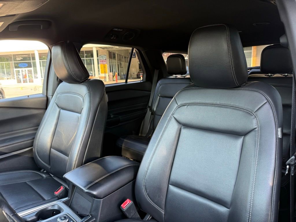Used 2020 Ford Explorer XLT w/ Equipment Group 202A AWD/4WD image 22