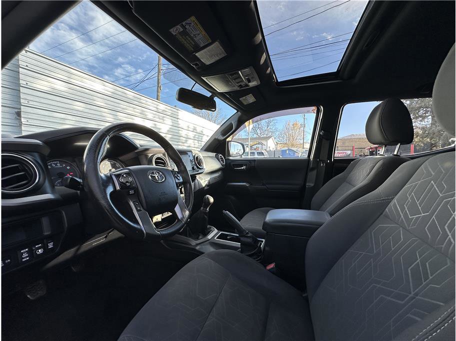 Used 2017 Toyota Tacoma TRD Off-Road image 14