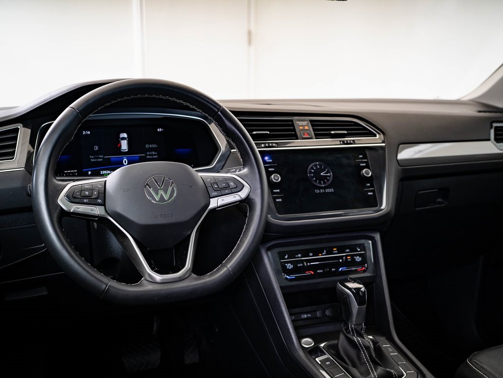 Used 2022 Volkswagen Tiguan SE w/ Panoramic Sunroof Package image 4