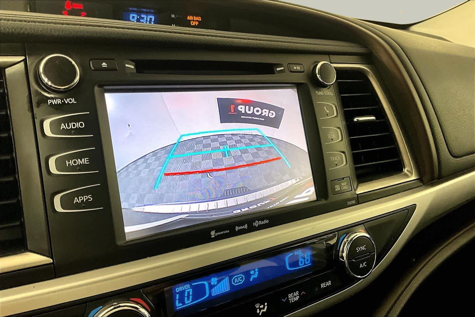 Used 2019 Toyota Highlander XLE AWD/4WD image 25