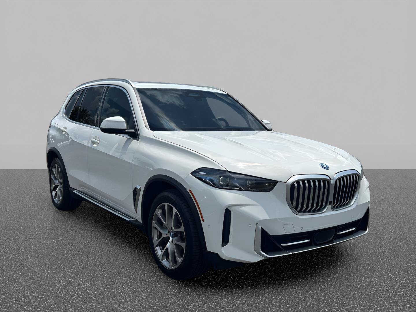 Used 2025 BMW X5 xDrive50e AWD/4WD image 2