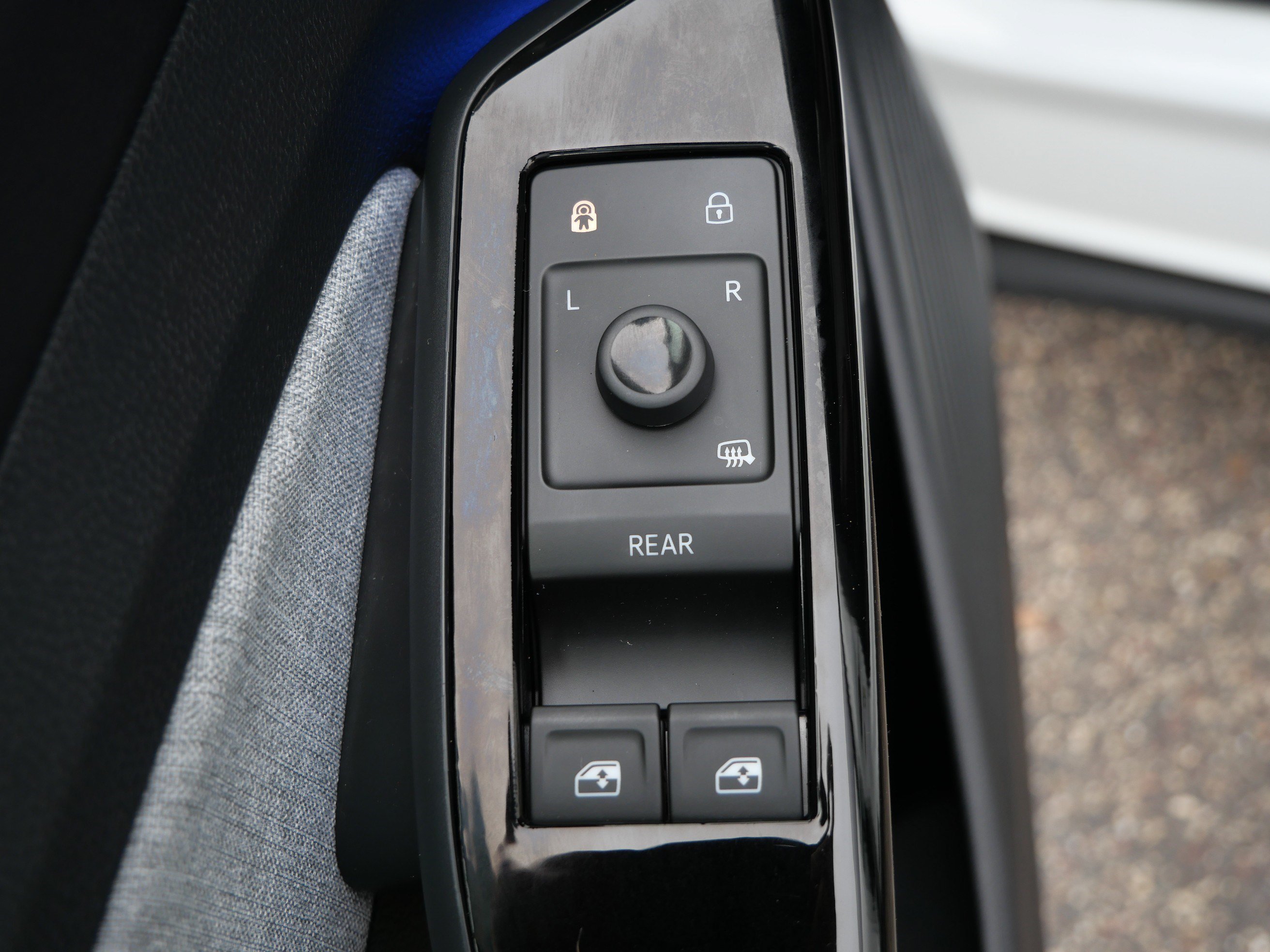 Certified 2023 Volkswagen ID.4 Pro AWD/4WD image 20
