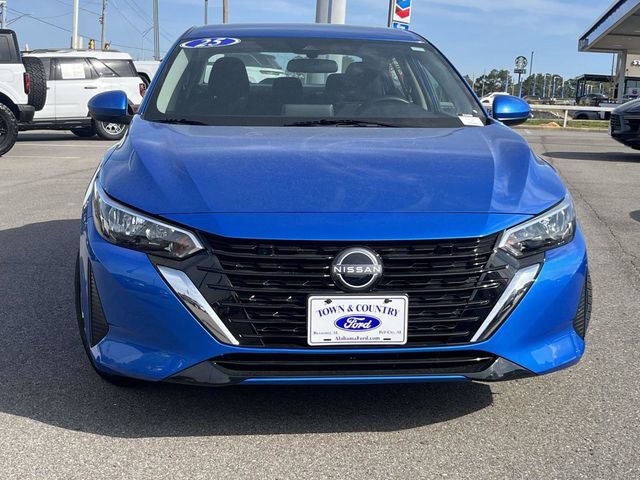 Used 2025 Nissan Sentra SV FWD image 2