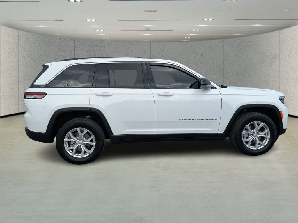 Used 2024 Jeep Grand Cherokee Limited image 2