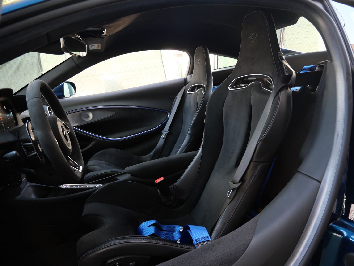 Used 2023 McLaren Artura RWD image 21