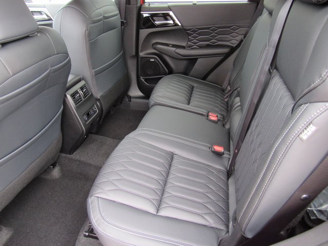 New 2026 Mitsubishi Outlander SEL FWD image 8