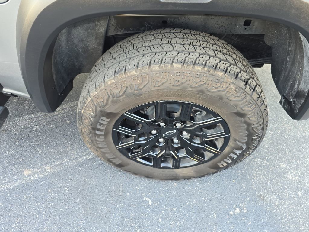 Used 2025 Chevrolet Colorado Trail Boss AWD/4WD image 6