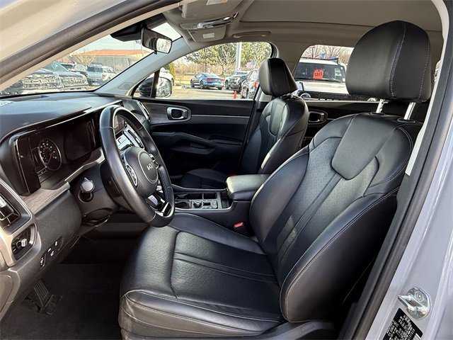 Used 2022 Kia Sorento EX w/ Panoramic Sunroof Package image 6