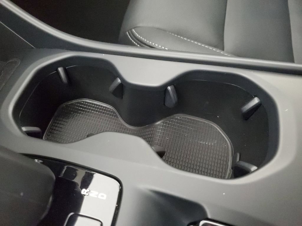 Certified 2025 Volvo XC40 B5 Core image 33