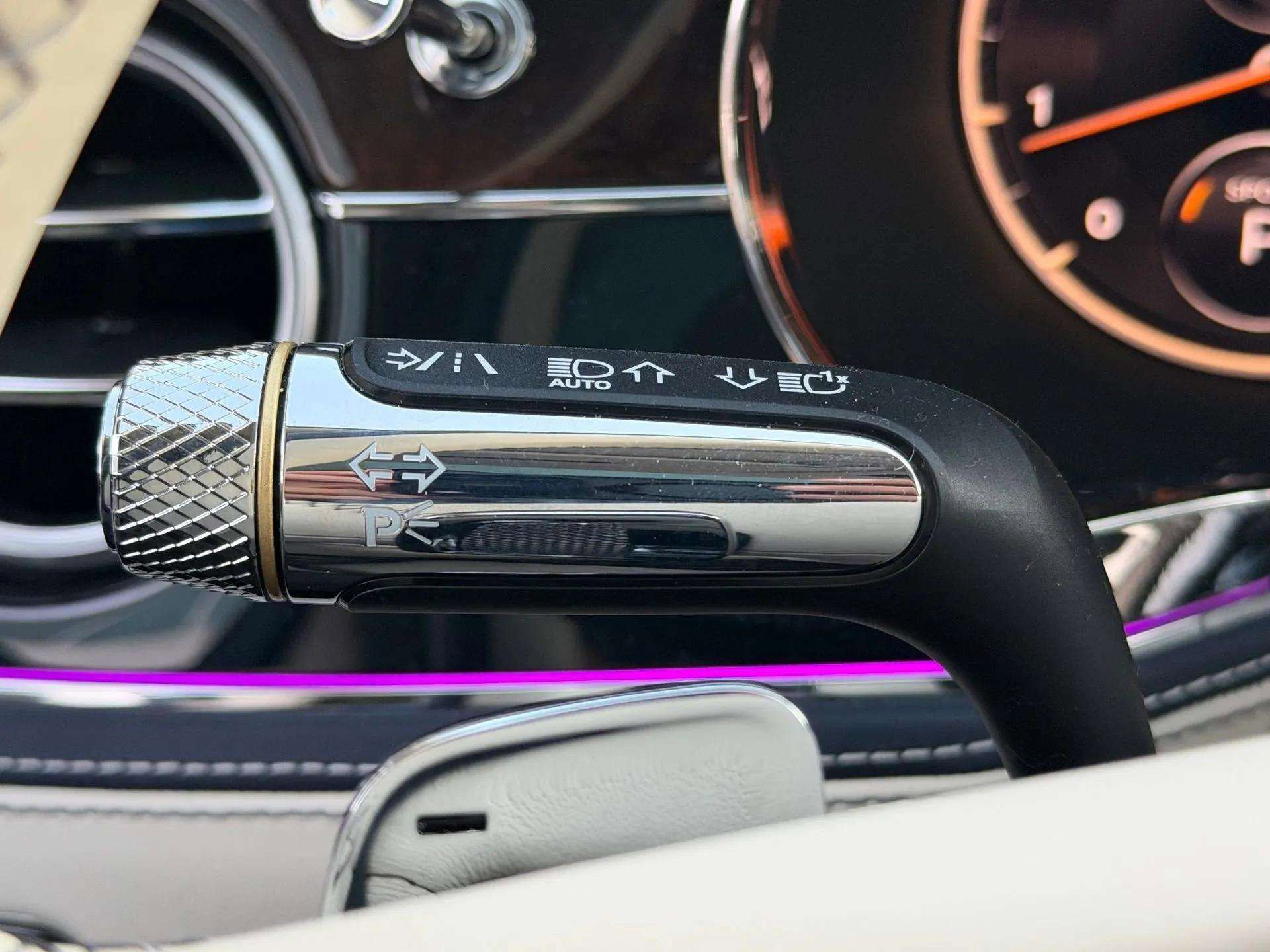 Used 2024 Bentley Flying Spur V8 image 60