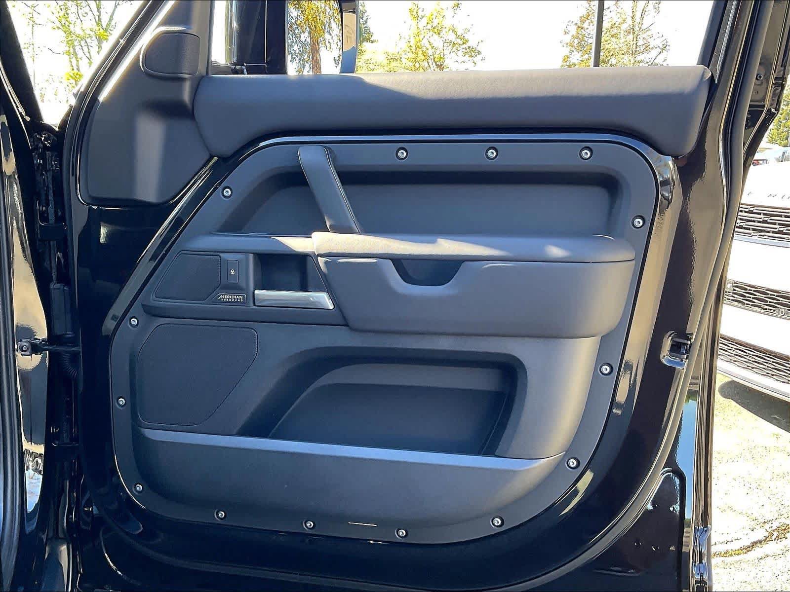 New 2026 Land Rover Defender 110 X-Dynamic SE AWD/4WD image 30