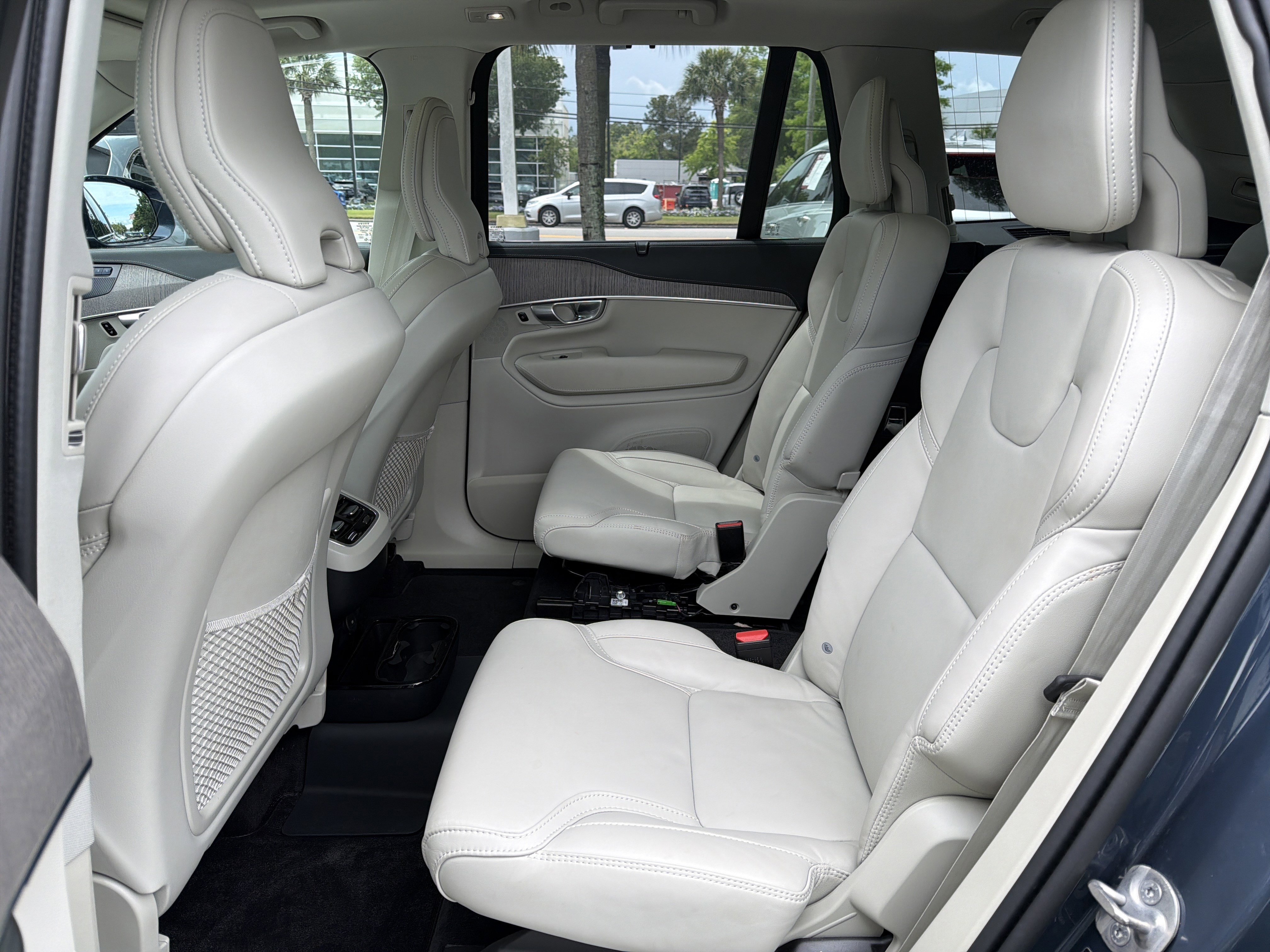 Used 2024 Volvo XC90 B6 Ultimate w/ Protection Package Premier AWD/4WD image 32