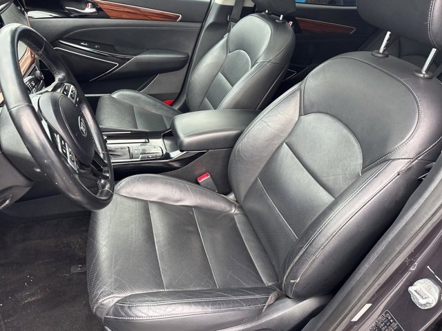 Used 2017 Kia Cadenza Premium w/ Luxury Package image 8