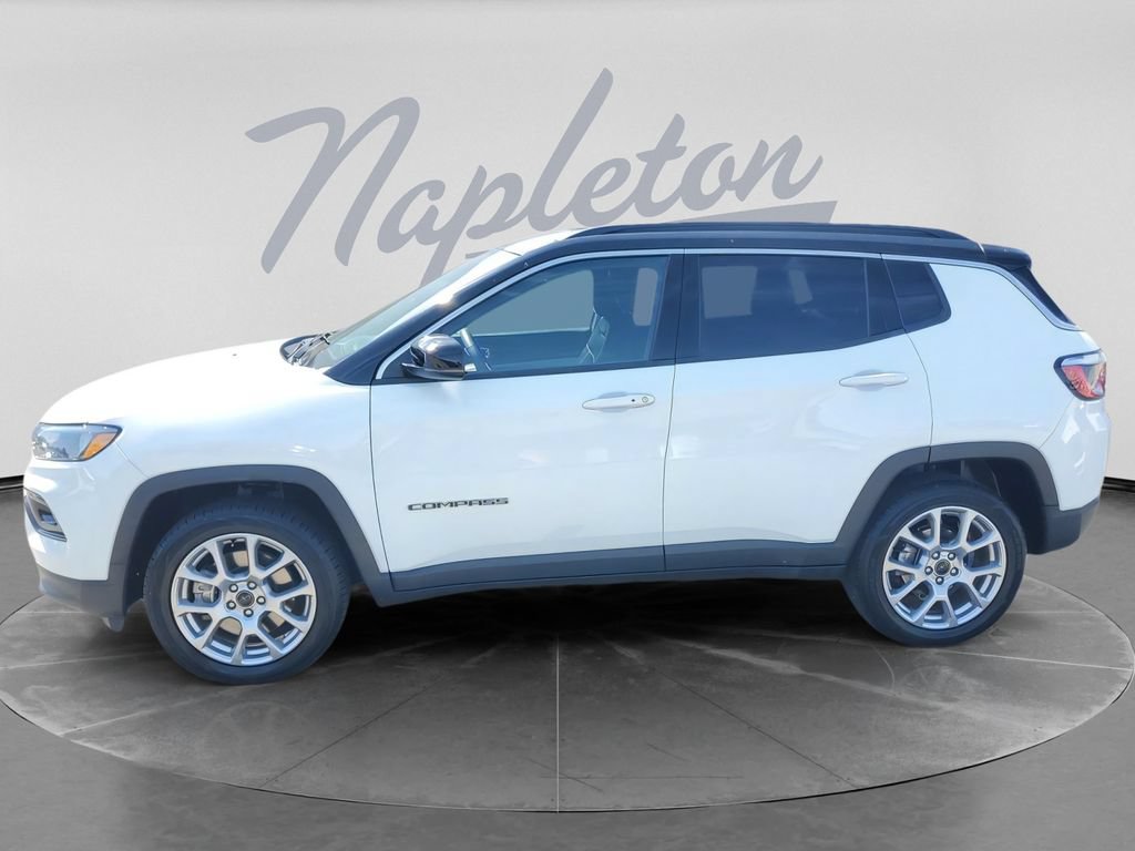 Used 2025 Jeep Compass Limited AWD/4WD image 4