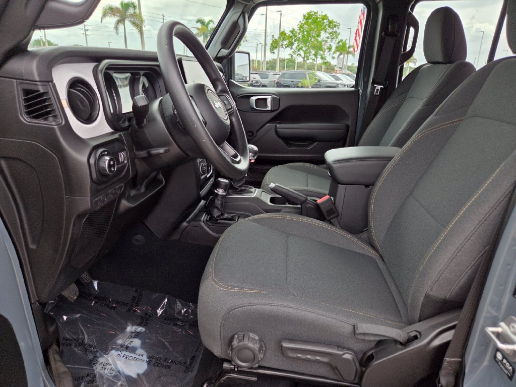 Used 2024 Jeep Gladiator Sport AWD/4WD image 27