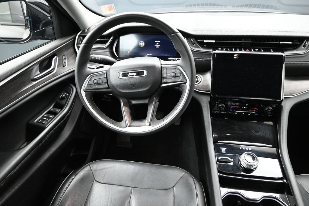 Used 2023 Jeep Grand Cherokee Limited AWD/4WD image 5