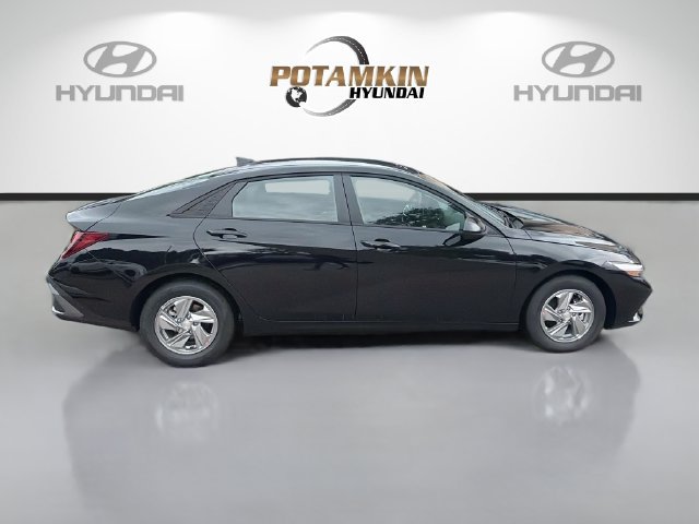 New 2026 Hyundai Elantra SE FWD image 4