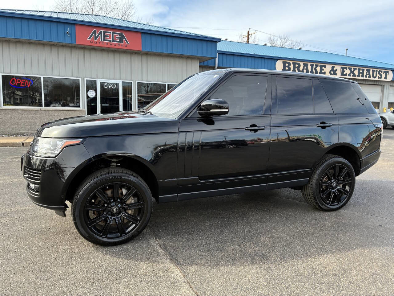 Used 2017 Land Rover Range Rover Supercharged image 7