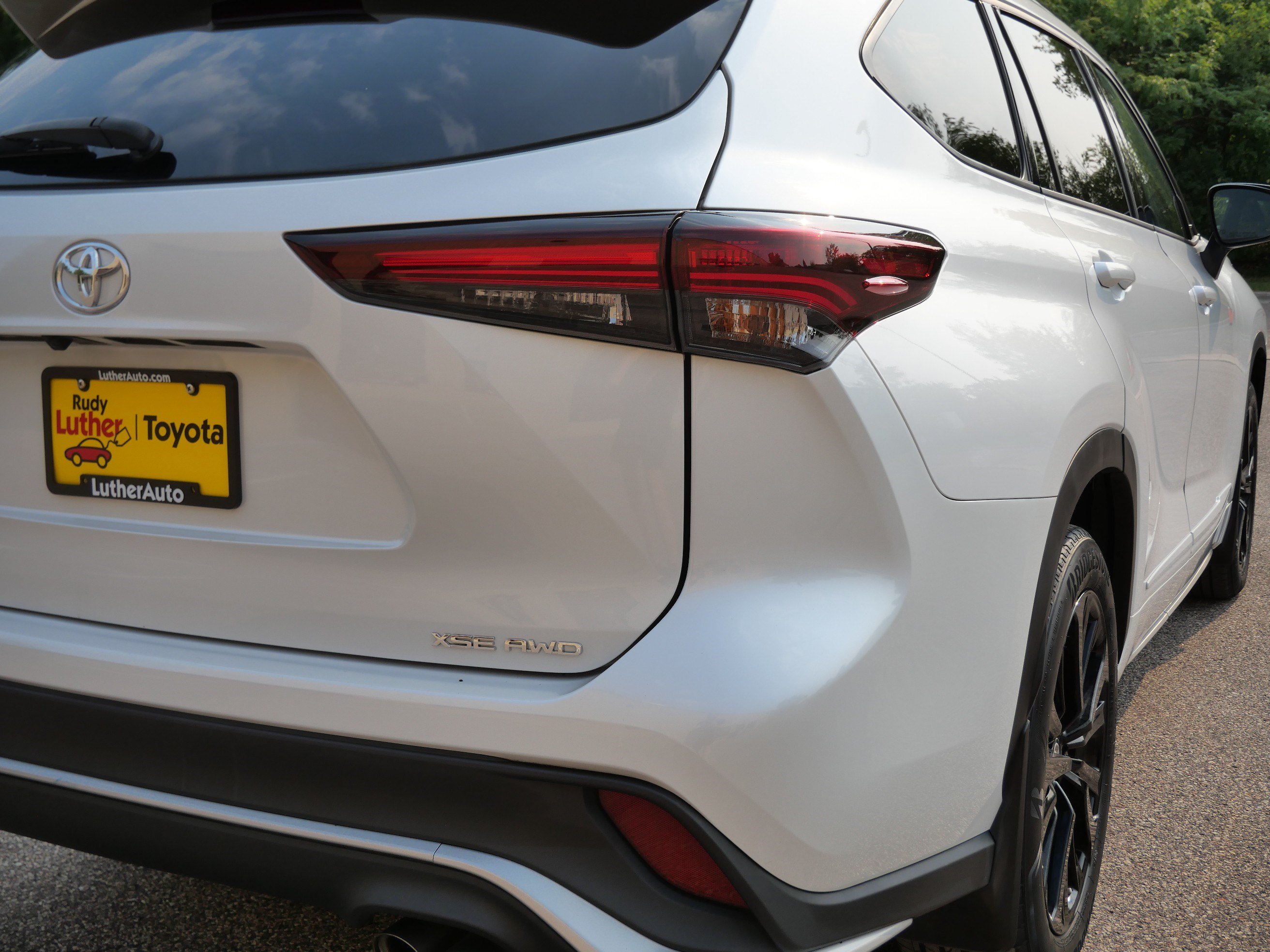 Certified 2024 Toyota Highlander XSE AWD/4WD image 17