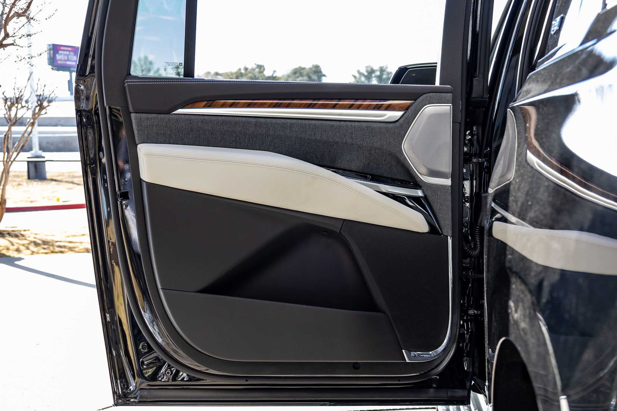 Used 2026 Cadillac Escalade ESV Platinum Sport w/ LPO, ONYX Package image 40