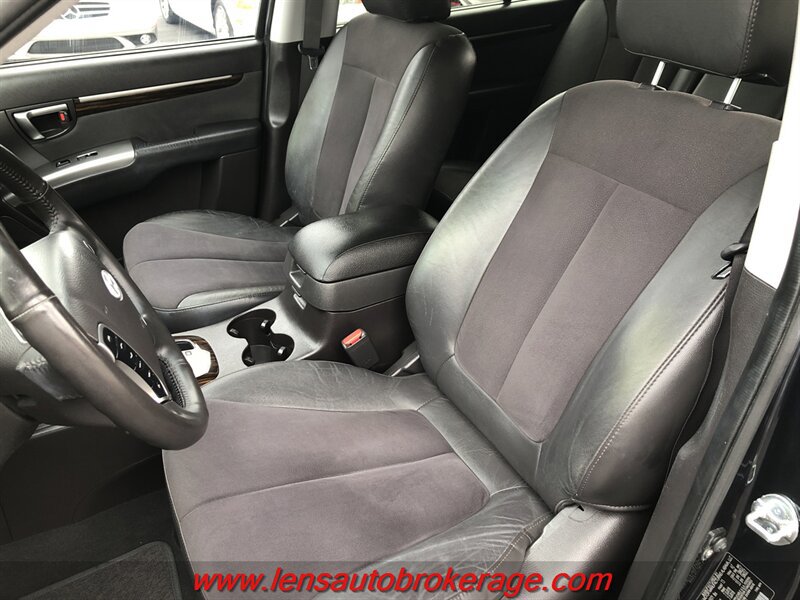 Used 2010 Hyundai Santa Fe SE FWD image 12
