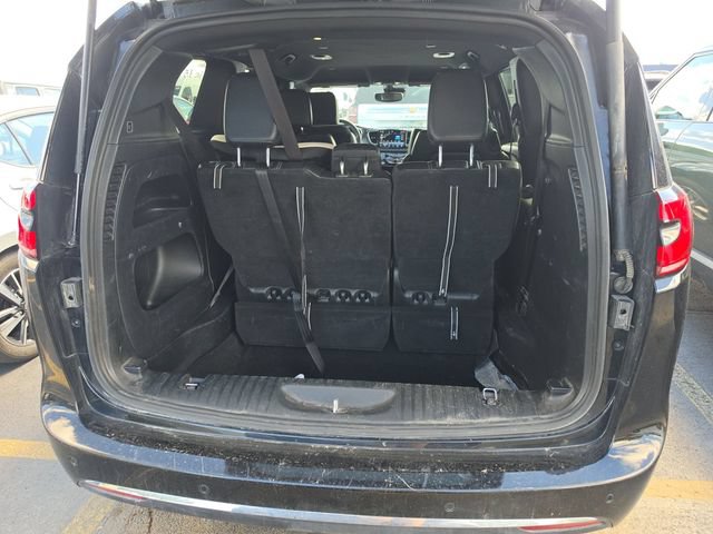 Used 2025 Chrysler Pacifica Select FWD image 14