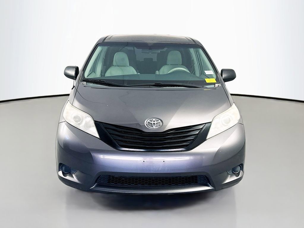 Used 2014 Toyota Sienna L FWD image 2