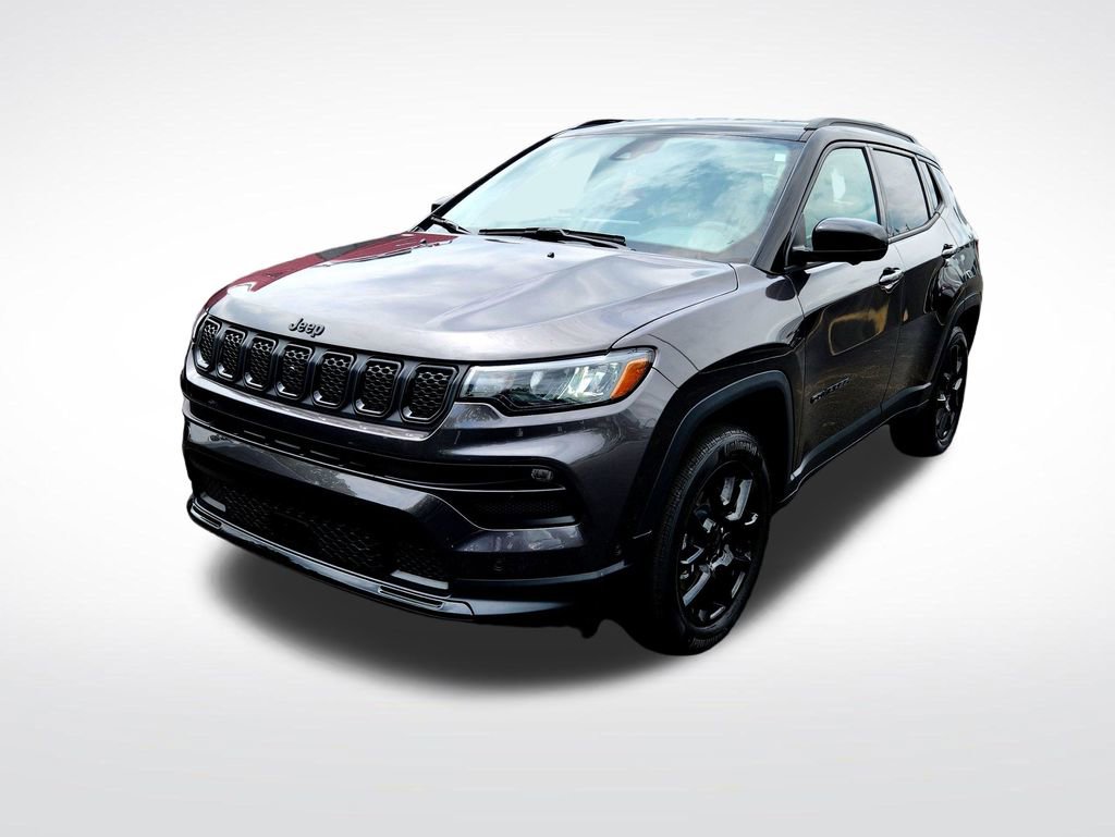 Used 2024 Jeep Compass Latitude w/ Convenience Group image 3