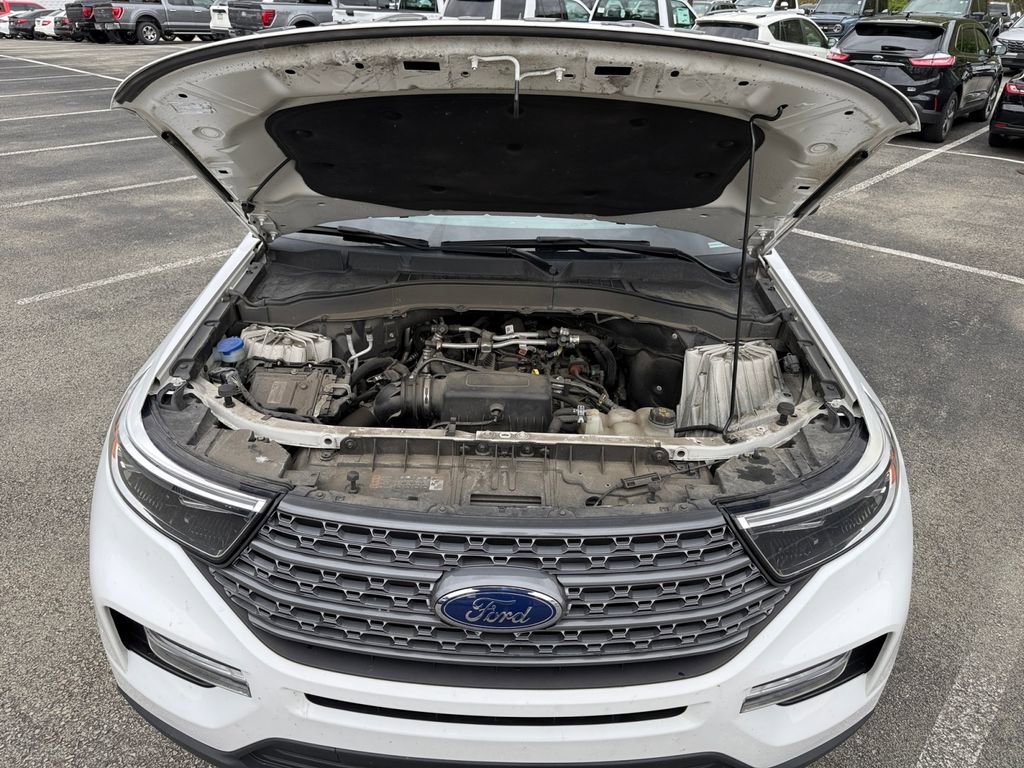 Used 2021 Ford Explorer XLT w/ Equipment Group 202A AWD/4WD image 26
