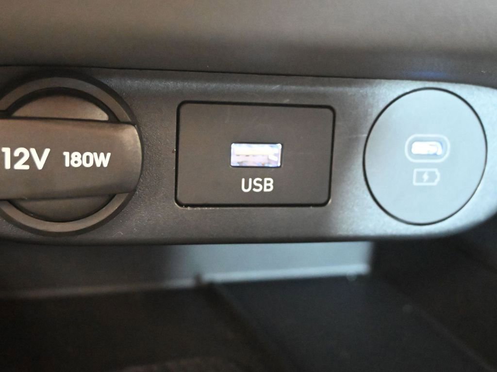 Used 2025 Hyundai Elantra SEL image 33