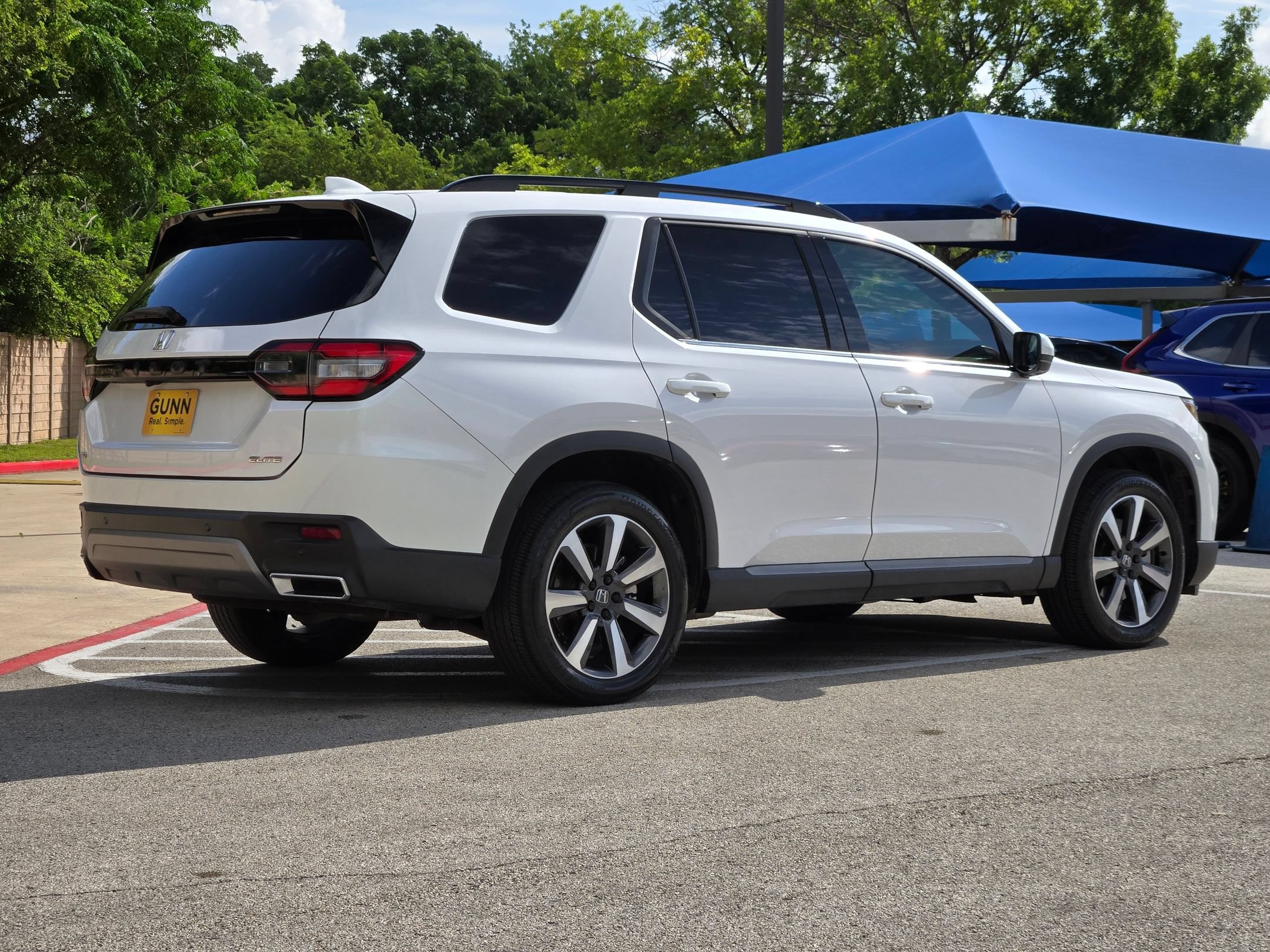 Used 2023 Honda Pilot Elite image 3