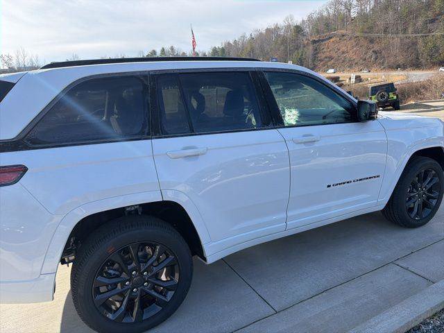 New 2026 Jeep Grand Cherokee Limited AWD/4WD image 3