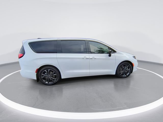 New 2026 Chrysler Pacifica Select FWD image 9