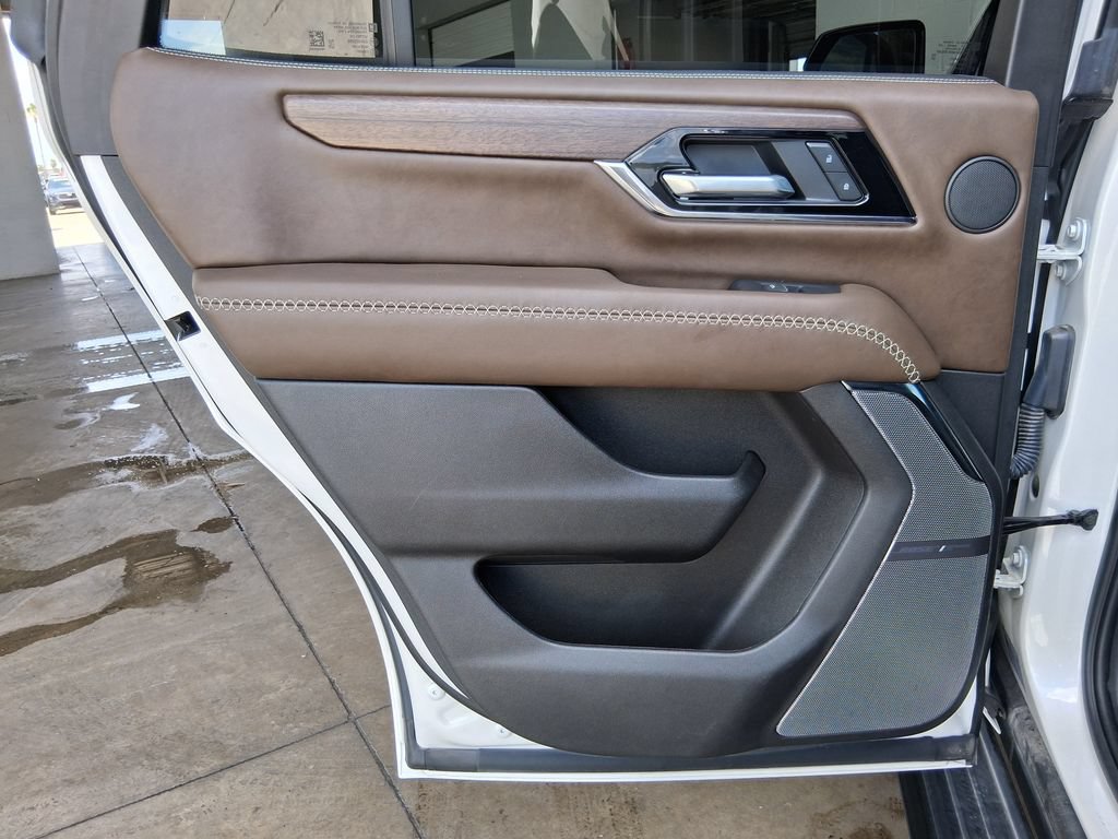 Used 2025 GMC Yukon Denali Ultimate w/ LPO, Floor Liner Package AWD/4WD image 22
