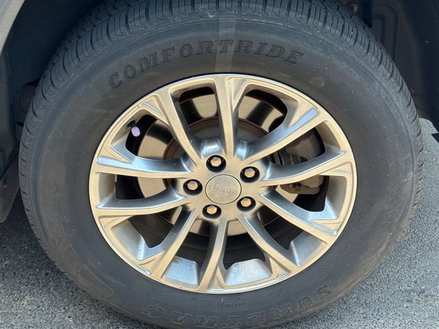 Used 2019 Jeep Cherokee Latitude Plus w/ Comfort/Convenience Group AWD/4WD image 10