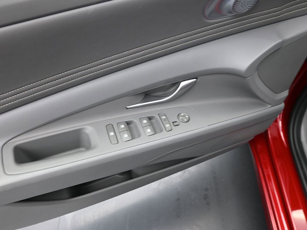 Certified 2025 Hyundai Elantra Sport image 19