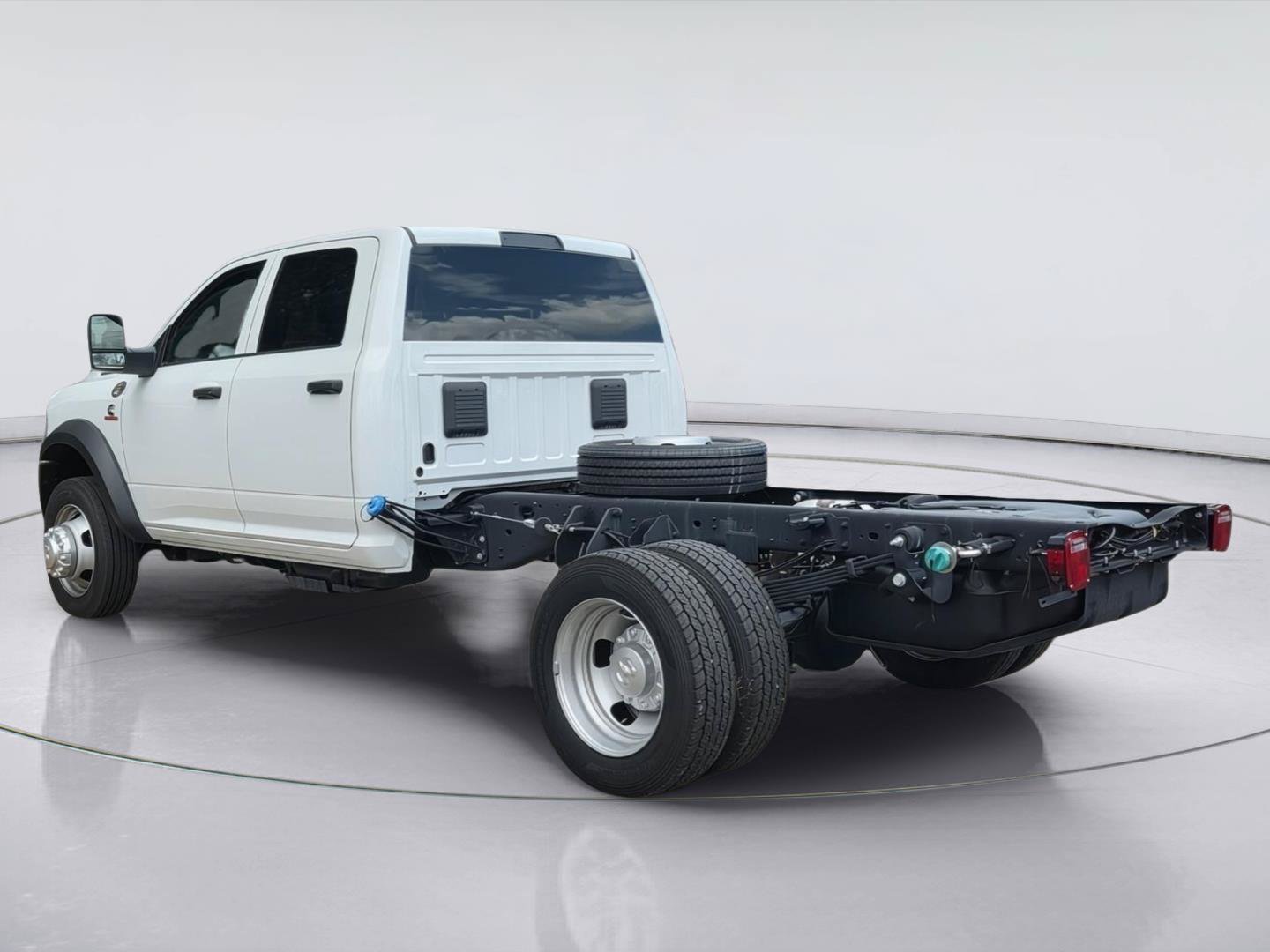 New 2026 RAM 5500 Tradesman w/ Chrome Appearance Group AWD/4WD image 4