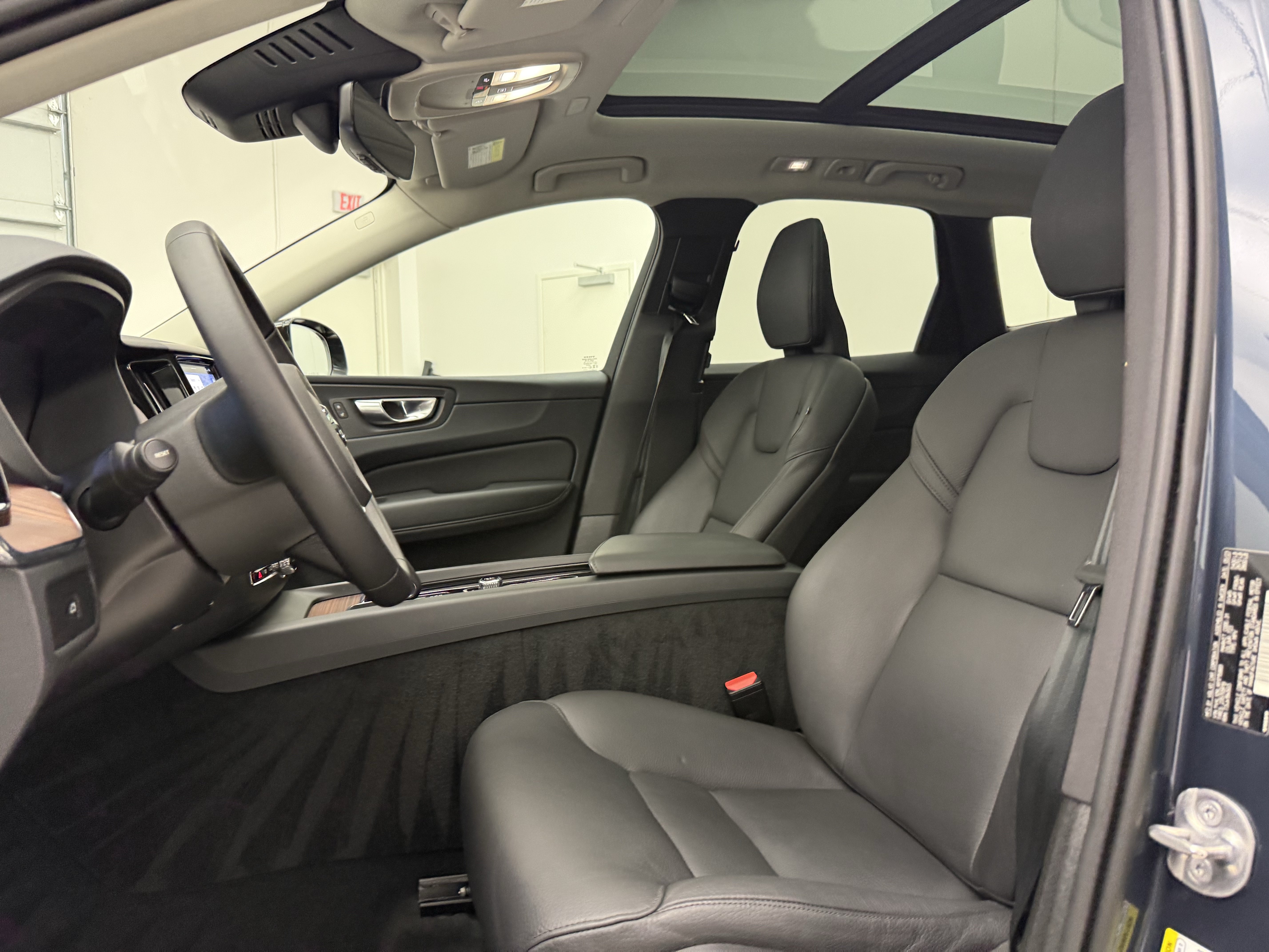 Certified 2024 Volvo XC60 B5 Plus AWD/4WD image 13