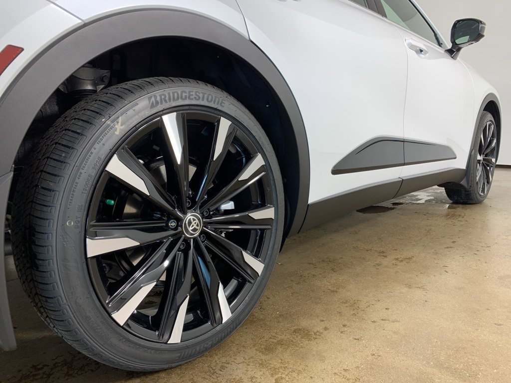 New 2026 Toyota Crown Platinum image 9