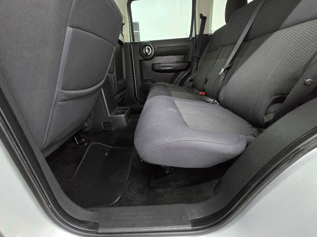 Used 2011 Dodge Nitro Heat RWD image 15