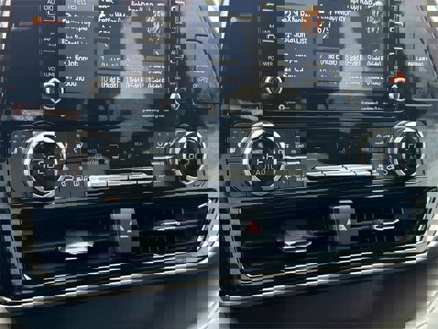 Used 2021 Toyota Highlander XLE image 25