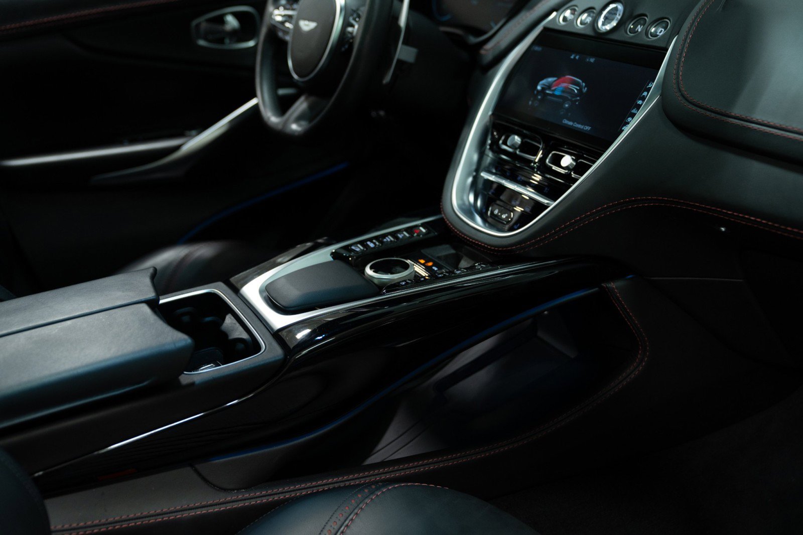 Used 2021 Aston Martin DBX image 25