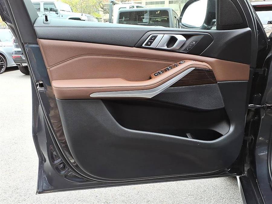 Used 2019 BMW X5 xDrive40i w/ Premium Package 2 AWD/4WD image 17
