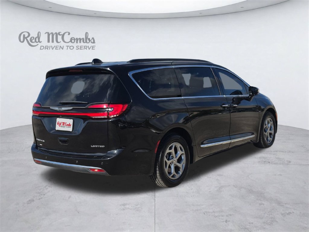 Used 2023 Chrysler Pacifica Limited w/ Uconnect Theater Family Group FWD image 6