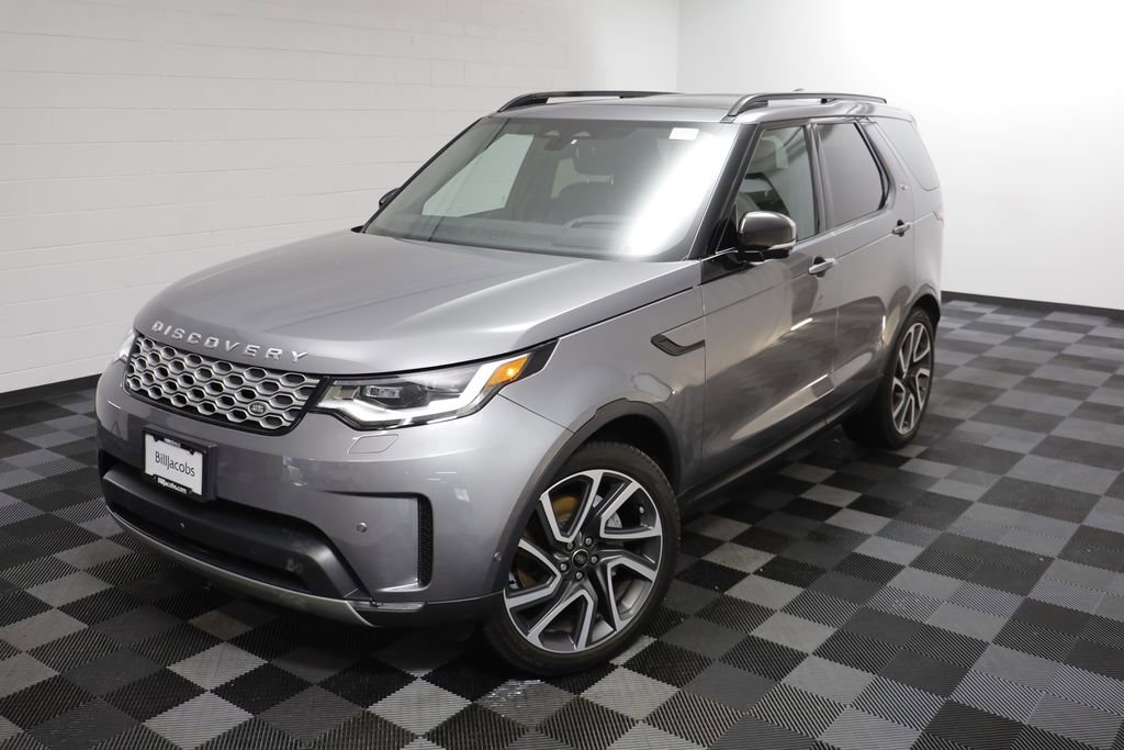 Used 2025 Land Rover Discovery S image 2