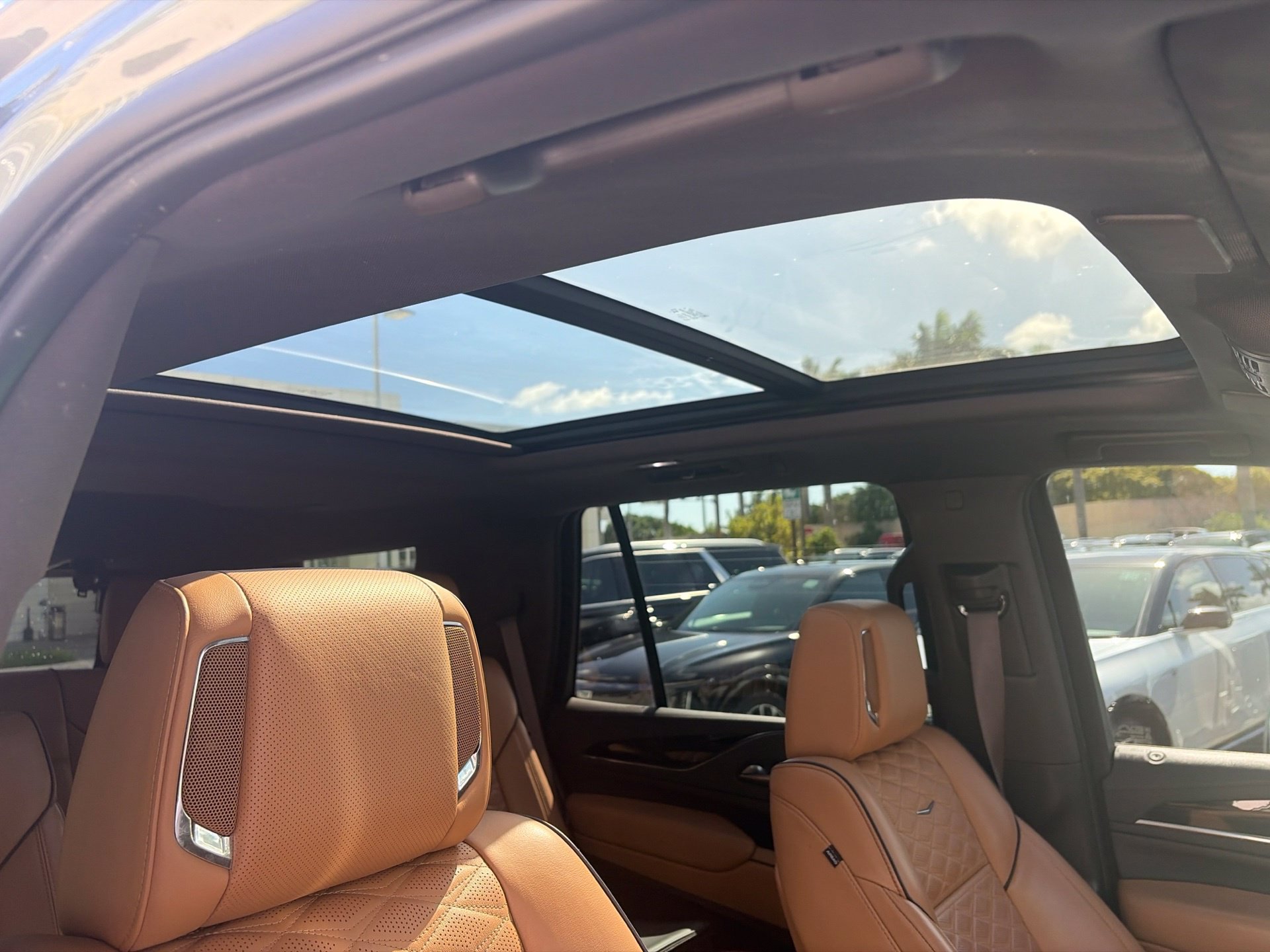 Used 2023 Cadillac Escalade Sport w/ LPO, ONYX Package AWD/4WD image 14