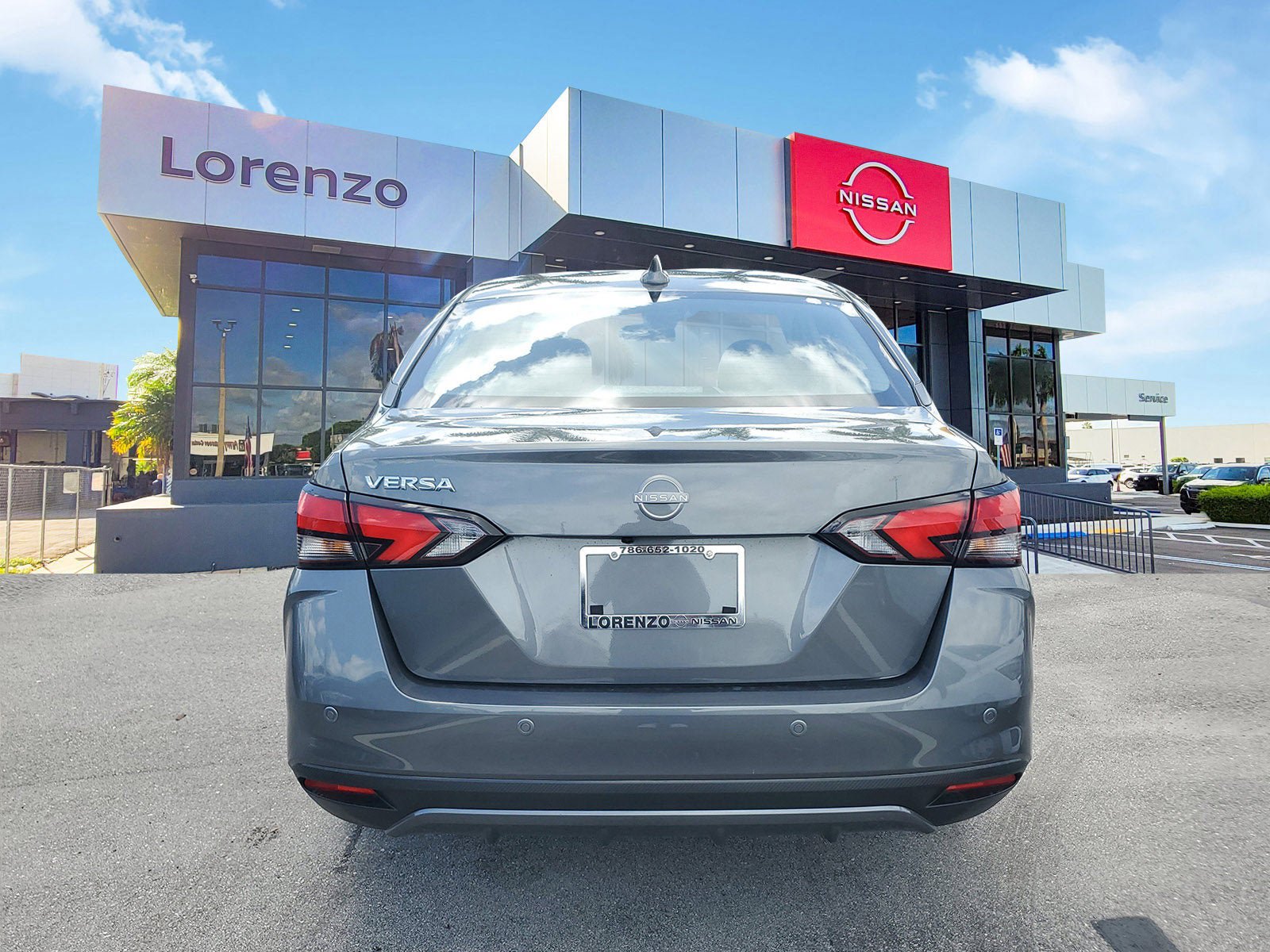 New 2025 Nissan Versa SV w/ Trunk Package FWD image 5