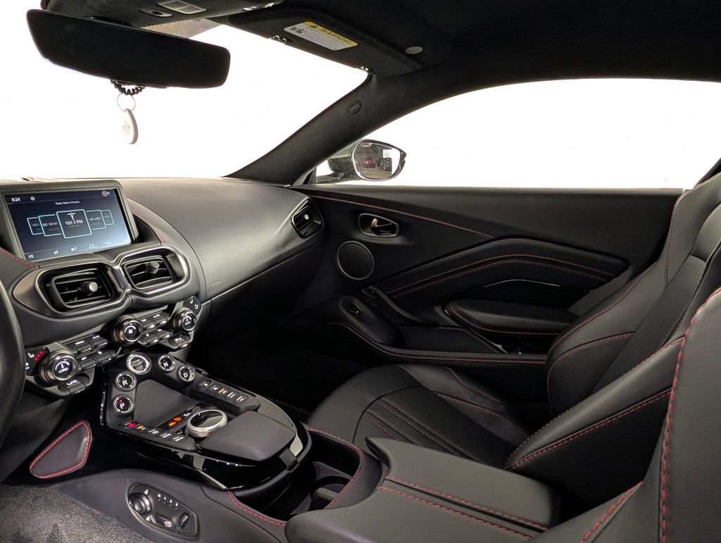 Used 2023 Aston Martin V8 Vantage Coupe image 18